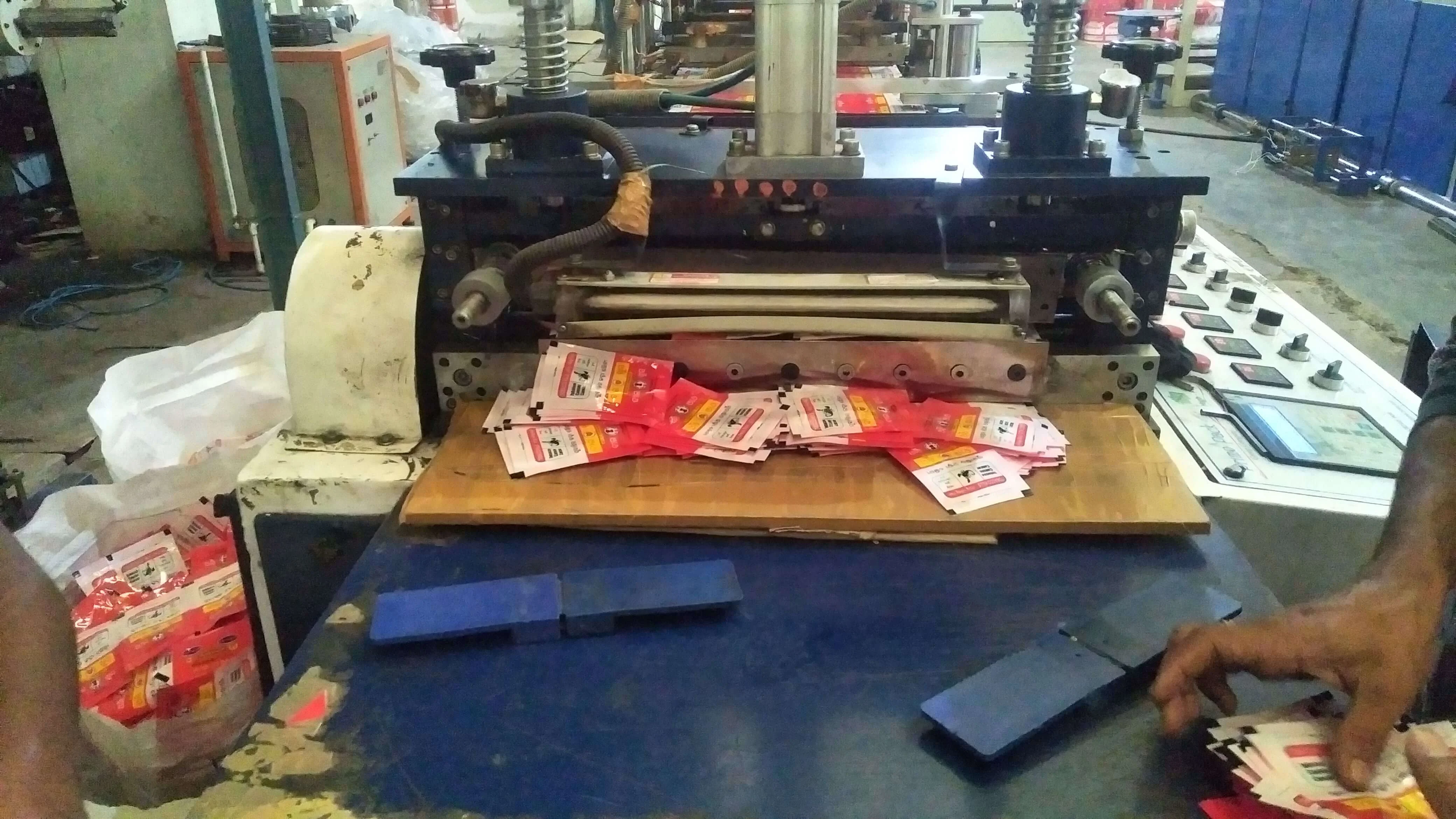 Cutting And Pouching